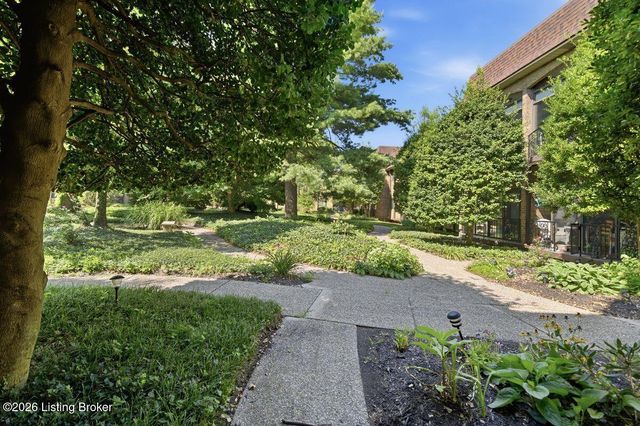 1602 Gardiner Ln APT 130, Louisville, KY 40205