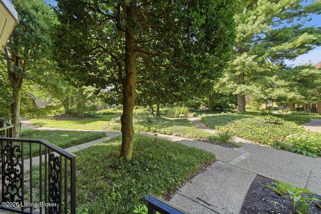 1602 Gardiner Ln APT 130, Louisville, KY 40205