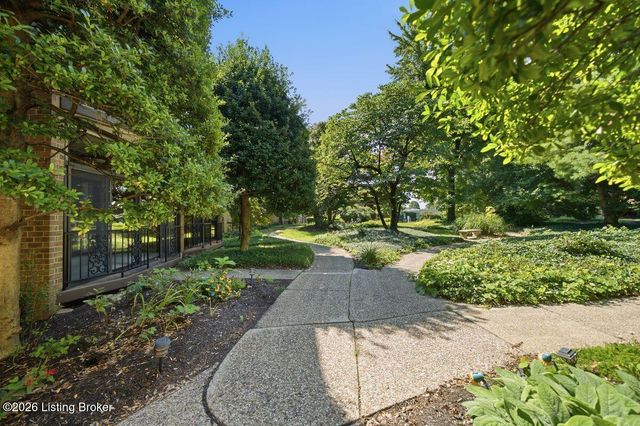 1602 Gardiner Ln APT 130, Louisville, KY 40205