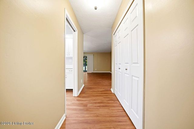 1602 Gardiner Ln APT 130, Louisville, KY 40205