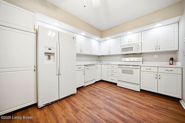 1602 Gardiner Ln APT 130, Louisville, KY 40205