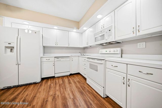 1602 Gardiner Ln APT 130, Louisville, KY 40205