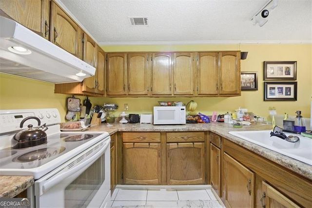 8045 CREEKSTONE Way, Riverdale, GA 30274