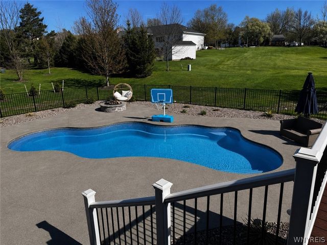 17 Woodthrush, Orchard Park, NY 14127