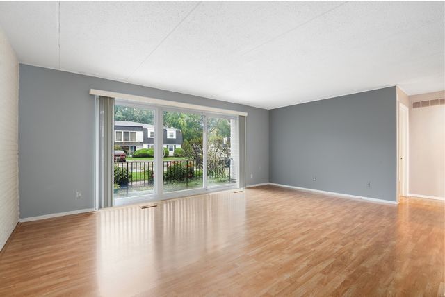 1133 Royal St George Drive 102, Naperville, IL 60563