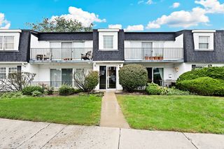 1133 Royal St George Drive 102, Naperville, IL 60563