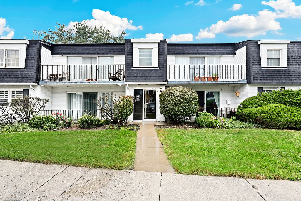 1133 Royal St George Drive 102, Naperville, IL 60563