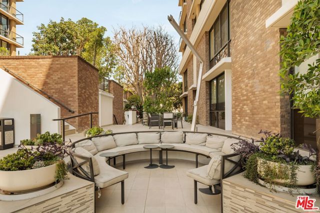 211 S Spalding Drive 107S, Beverly Hills, CA 90212