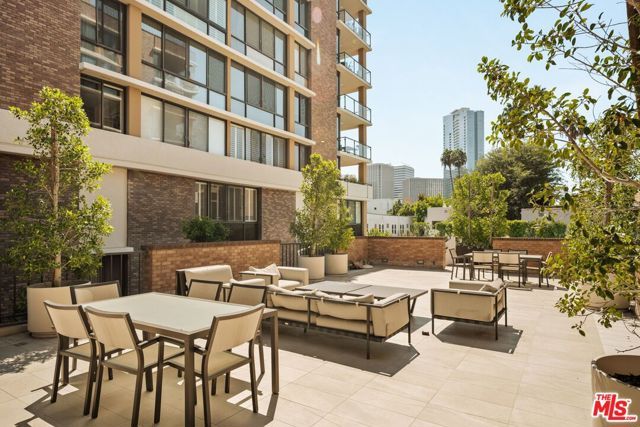 211 S Spalding Drive 107S, Beverly Hills, CA 90212