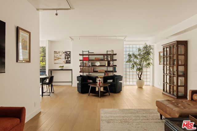211 S Spalding Drive 107S, Beverly Hills, CA 90212