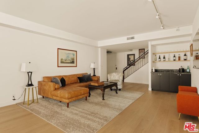 211 S Spalding Drive 107S, Beverly Hills, CA 90212
