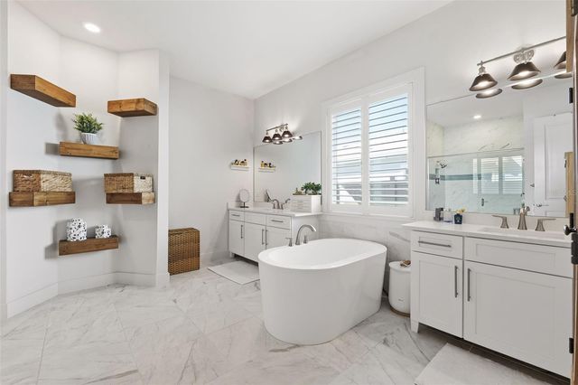 8684 SANDERS TREE LOOP, Wesley Chapel, FL 33545