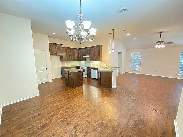 132 Hedgerow Lane, Lewisville, TX 75057