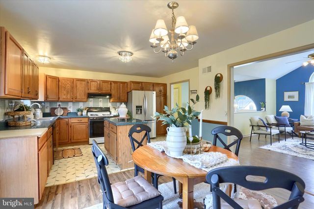 201 OVERVIEW CIR W, Red Lion, PA 17356