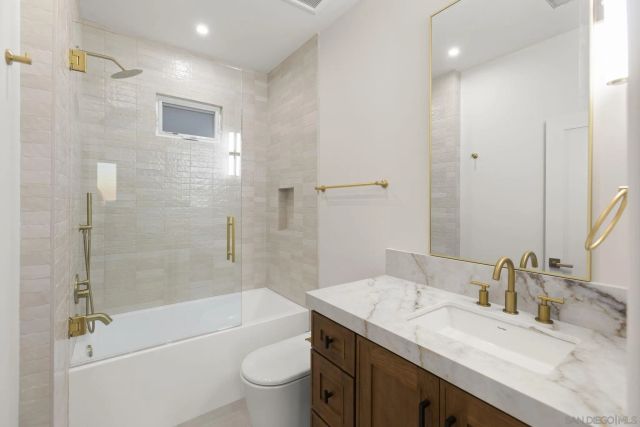 3080 Lloyd St, San Diego, CA 92117