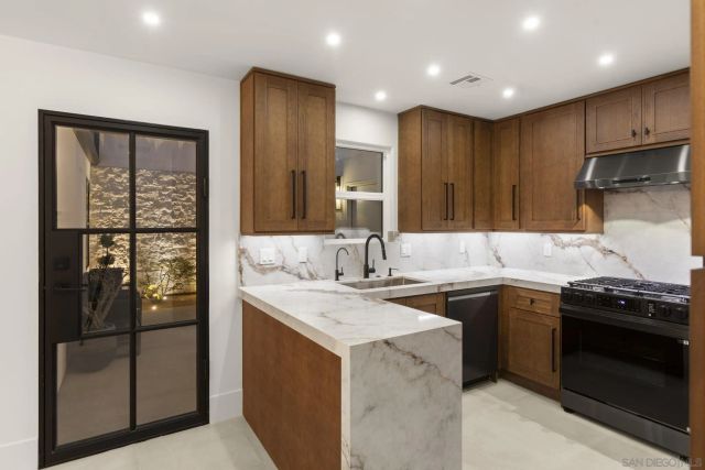 3080 Lloyd St, San Diego, CA 92117