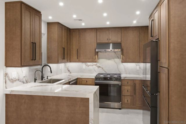 3080 Lloyd St, San Diego, CA 92117