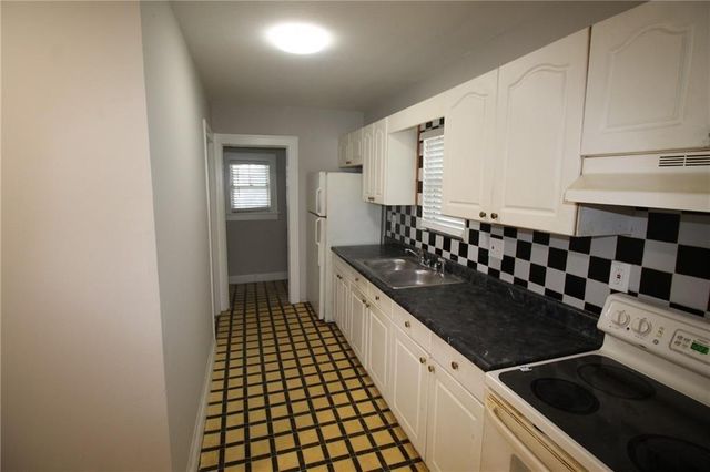 2230 E 67th Terrace, Kansas City, MO 64132