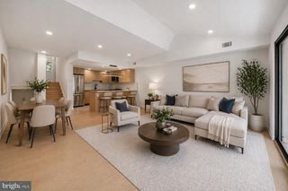 30 N WATERLOO RD #30, Devon, PA 19333