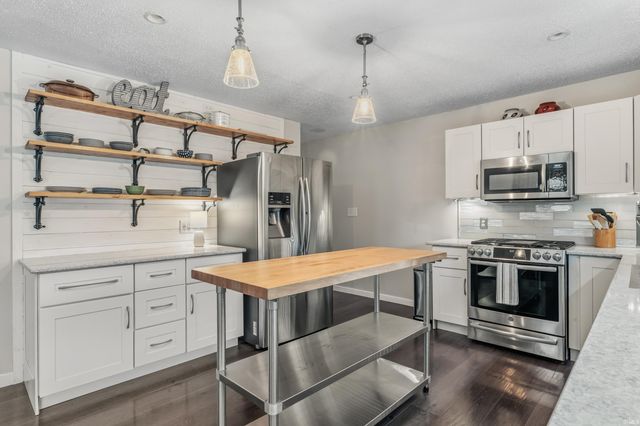 3232 Plantation Trail, Fort Wayne, IN 46818