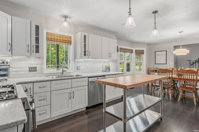 3232 Plantation Trail, Fort Wayne, IN 46818