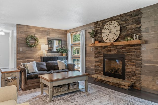 3232 Plantation Trail, Fort Wayne, IN 46818