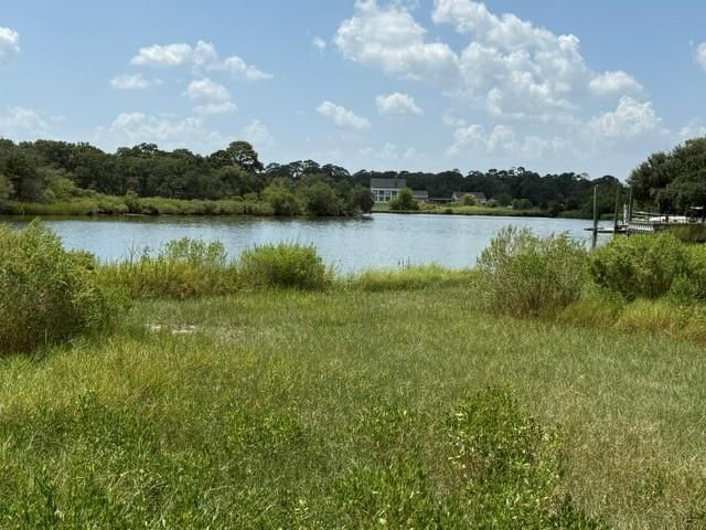 4412 Leslies Way, Dickinson, TX 77539