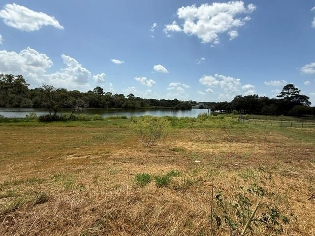 4412 Leslies Way, Dickinson, TX 77539