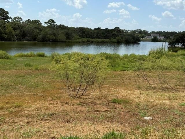 4412 Leslies Way, Dickinson, TX 77539