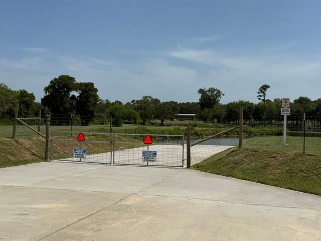 4412 Leslies Way, Dickinson, TX 77539