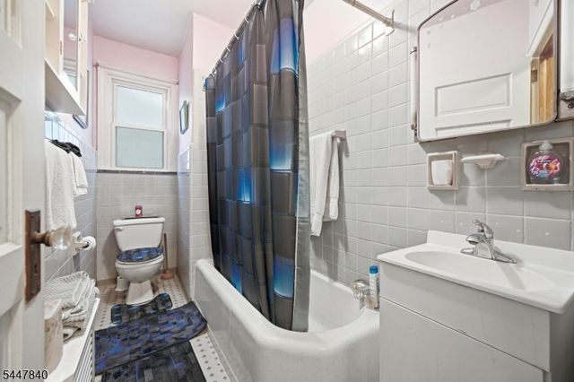72 Maitland Ave, Hawthorne Boro, NJ 07506