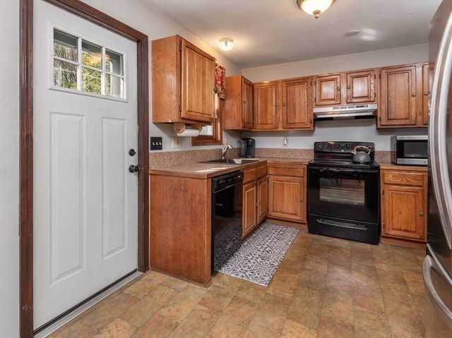 3 Hammond Street, Leicester, MA 01542