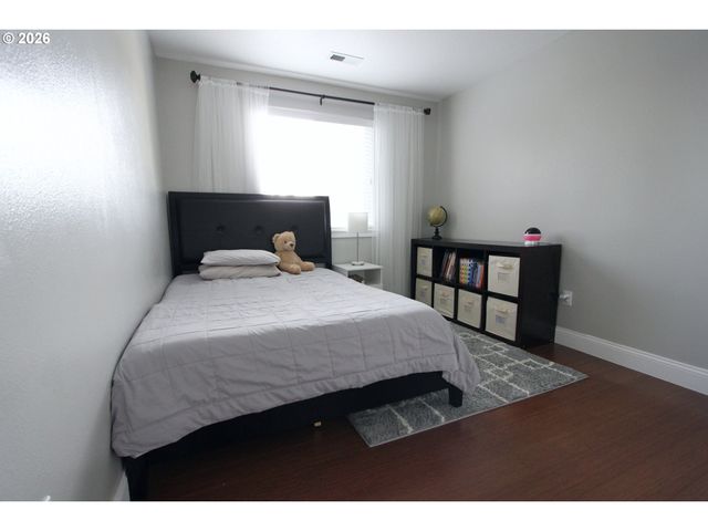 14225 Se CENTER St, Portland, OR 97236