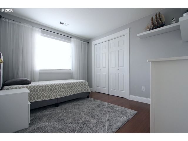 14225 Se CENTER St, Portland, OR 97236