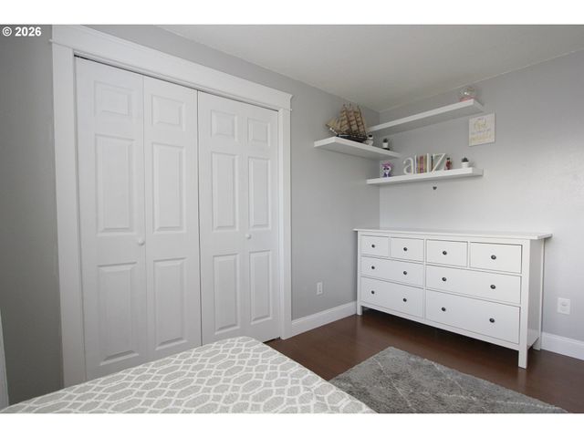 14225 Se CENTER St, Portland, OR 97236