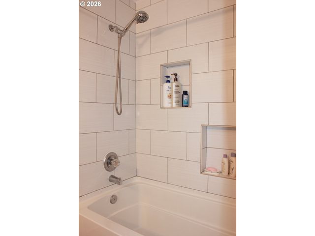 14225 Se CENTER St, Portland, OR 97236