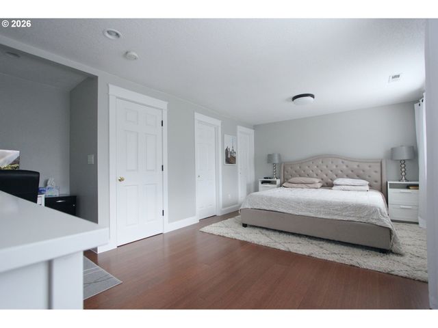 14225 Se CENTER St, Portland, OR 97236