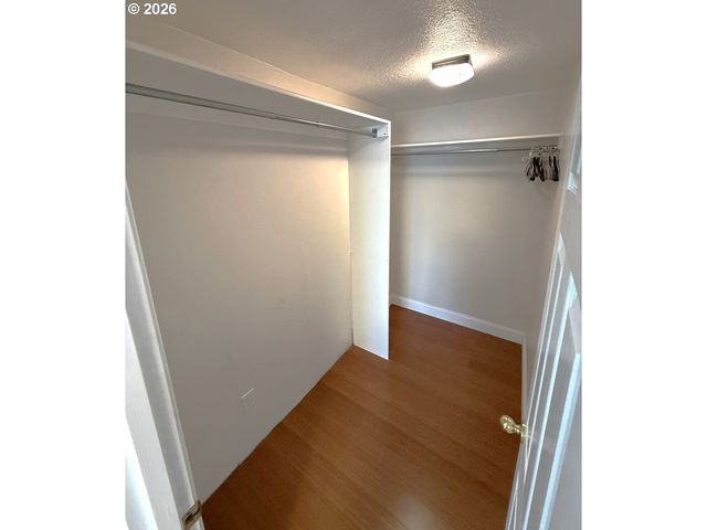 14225 Se CENTER St, Portland, OR 97236