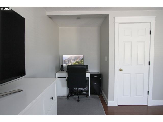 14225 Se CENTER St, Portland, OR 97236