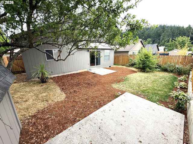 14225 Se CENTER St, Portland, OR 97236