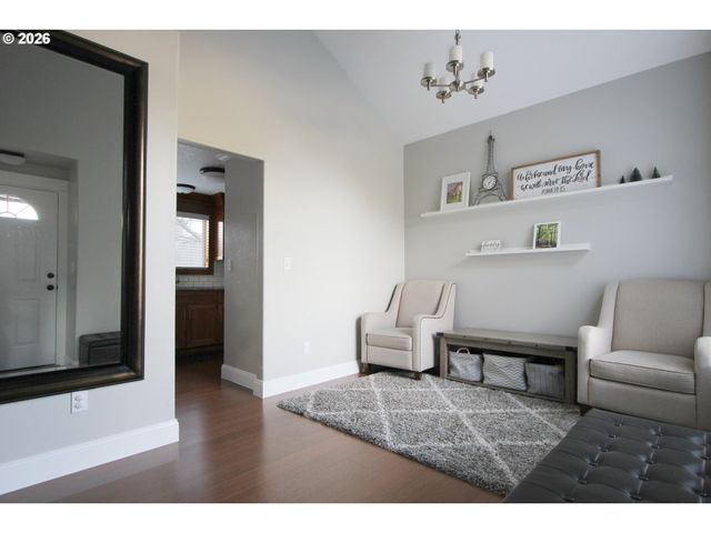 14225 Se CENTER St, Portland, OR 97236