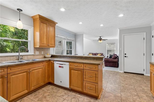 102 Militia CT, Yorktown, VA 23693