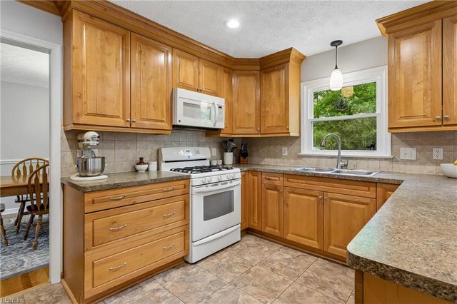 102 Militia CT, Yorktown, VA 23693