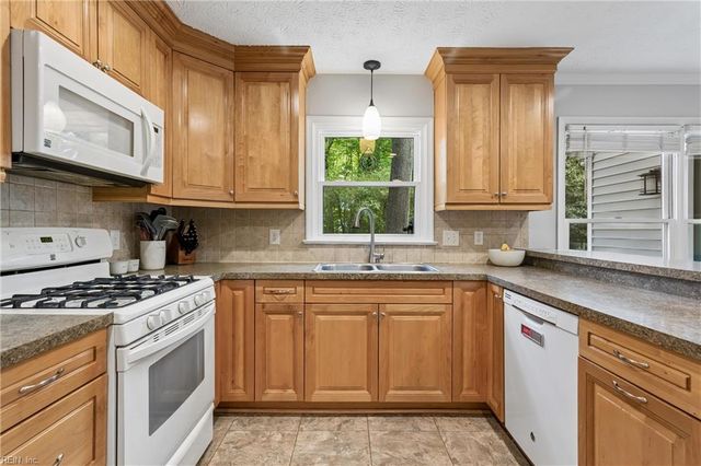 102 Militia CT, Yorktown, VA 23693