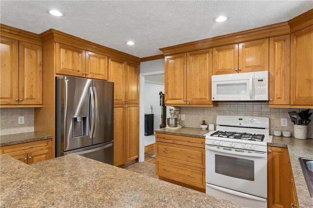 102 Militia CT, Yorktown, VA 23693