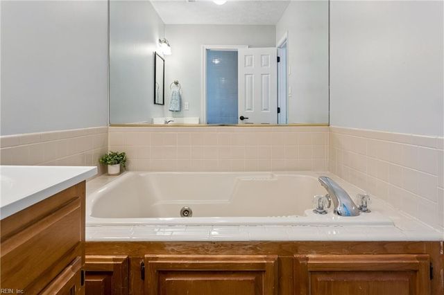 102 Militia CT, Yorktown, VA 23693