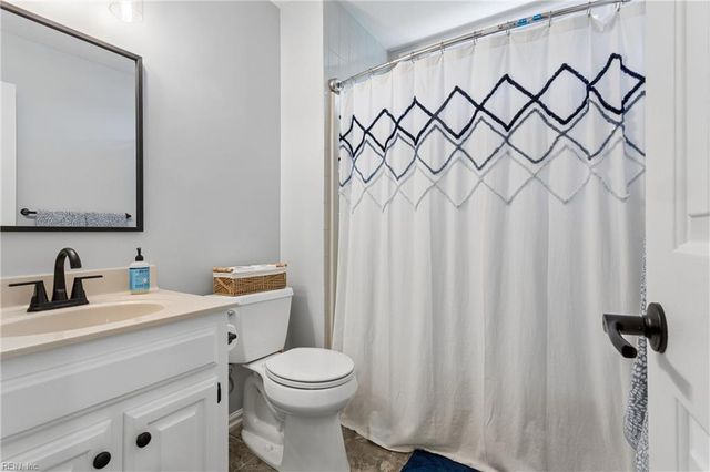 102 Militia CT, Yorktown, VA 23693