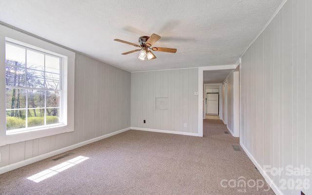 438 Loop Road, Hendersonville, NC 28792