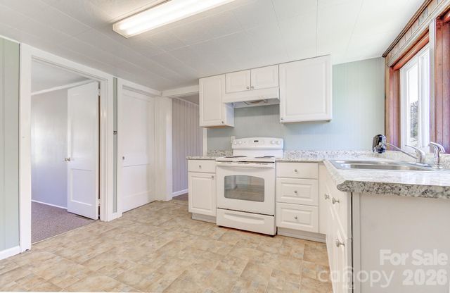 438 Loop Road, Hendersonville, NC 28792