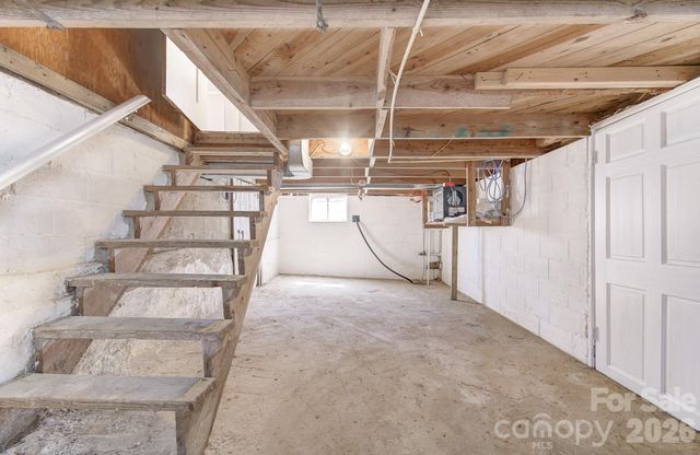 438 Loop Road, Hendersonville, NC 28792